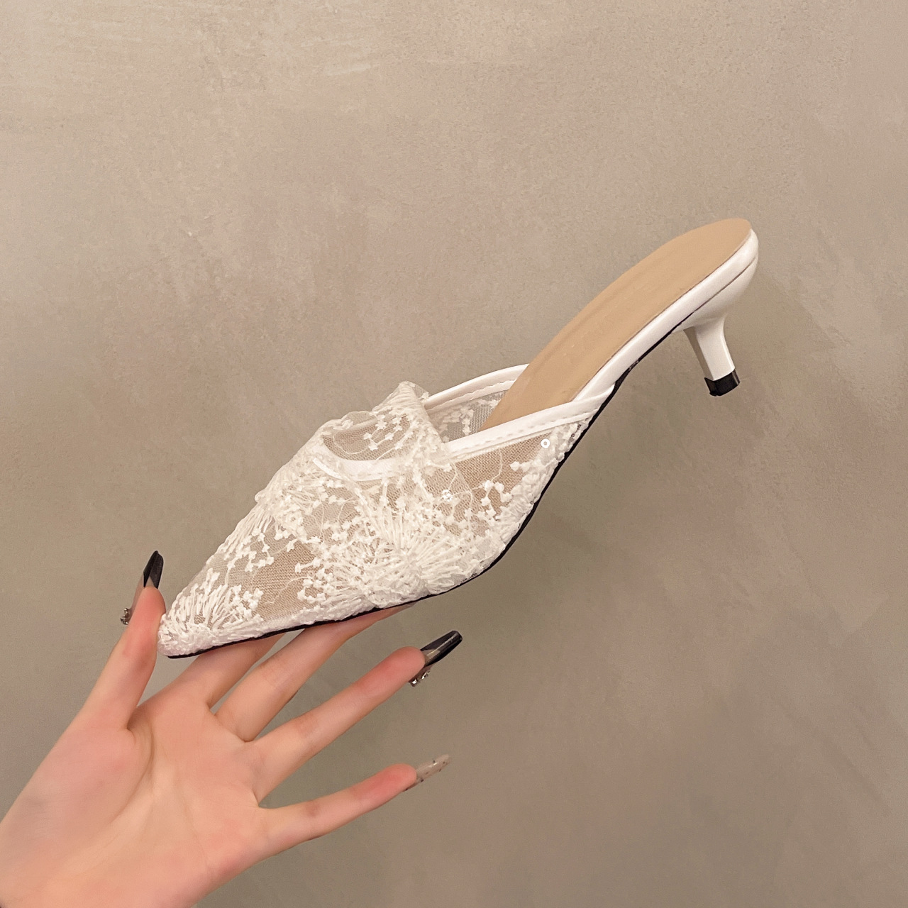 French mesh breathable half-slippers for women in summer wear with skirt sandals pointed toe low-heeled sandals