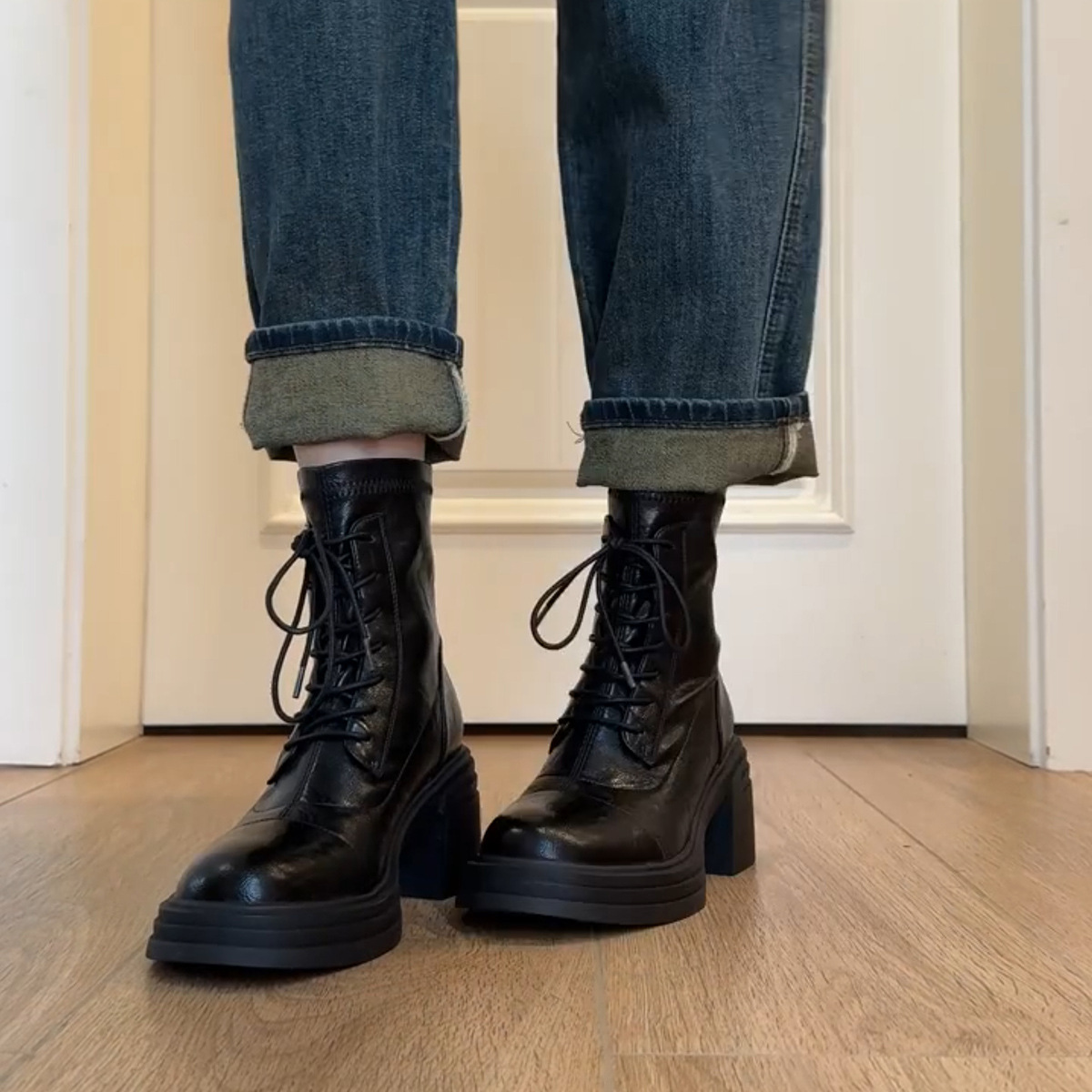 Retro lace-up high-heeled short boots for women in autumn and winter thick heels stretch thin boots simple British style Martin boots
