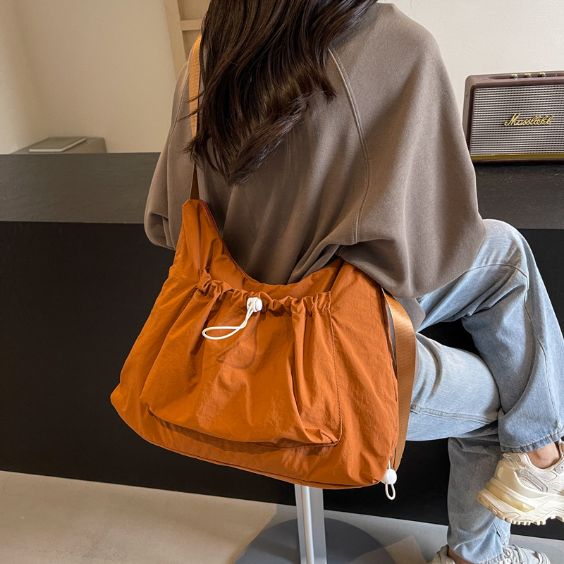 Large capacity cloth bag nylon solid color casual pleated fashionable and versatile one-shoulder class commuter crossbody bag